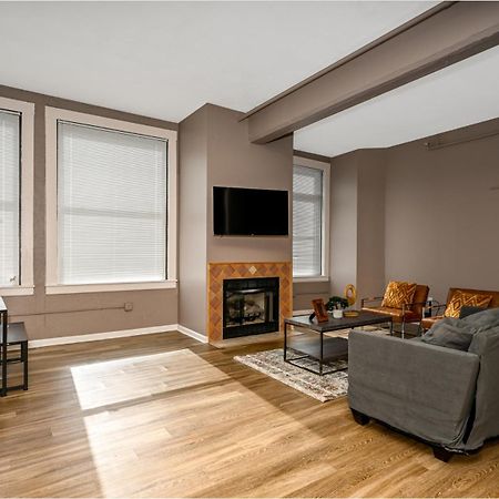 2 Bath Prkg+Gym+Sauna Perk Plaza +30 Day Cleveland Esterno foto
