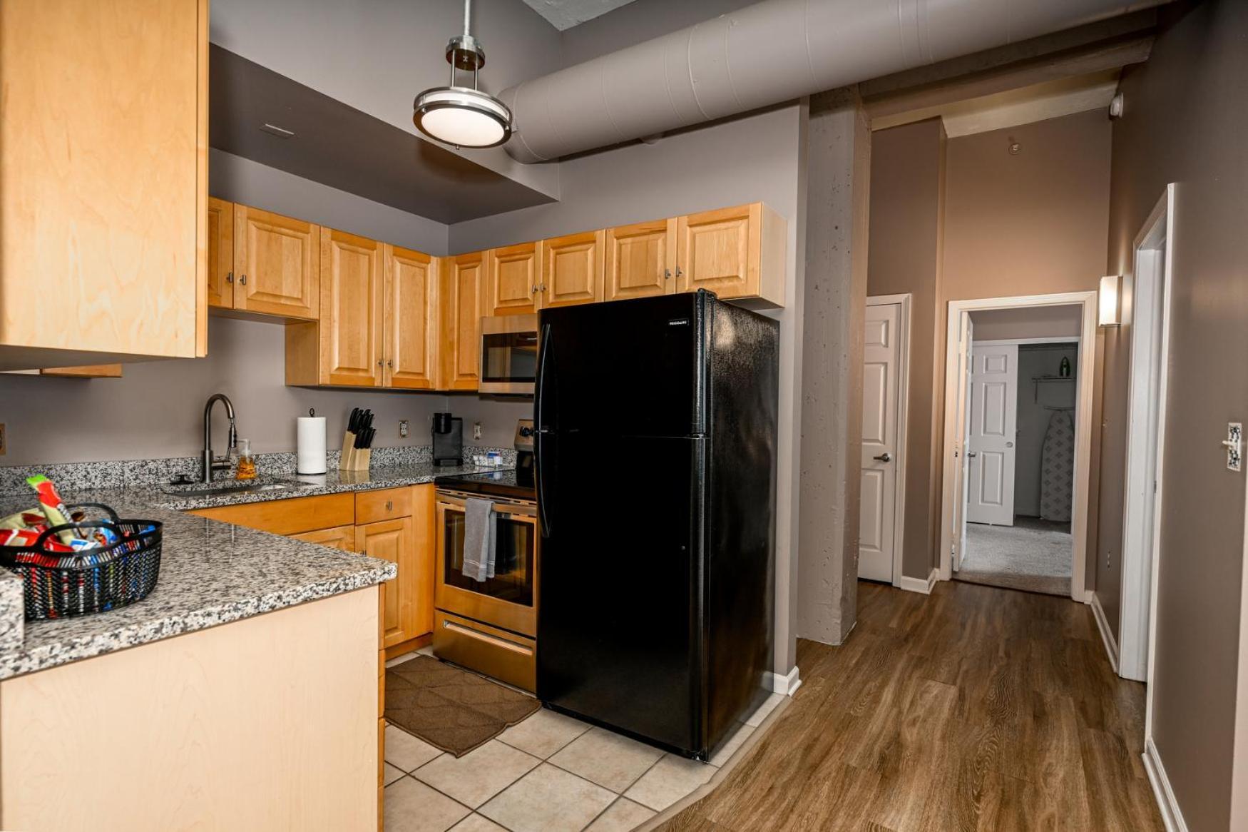 2 Bath Prkg+Gym+Sauna Perk Plaza +30 Day Cleveland Esterno foto