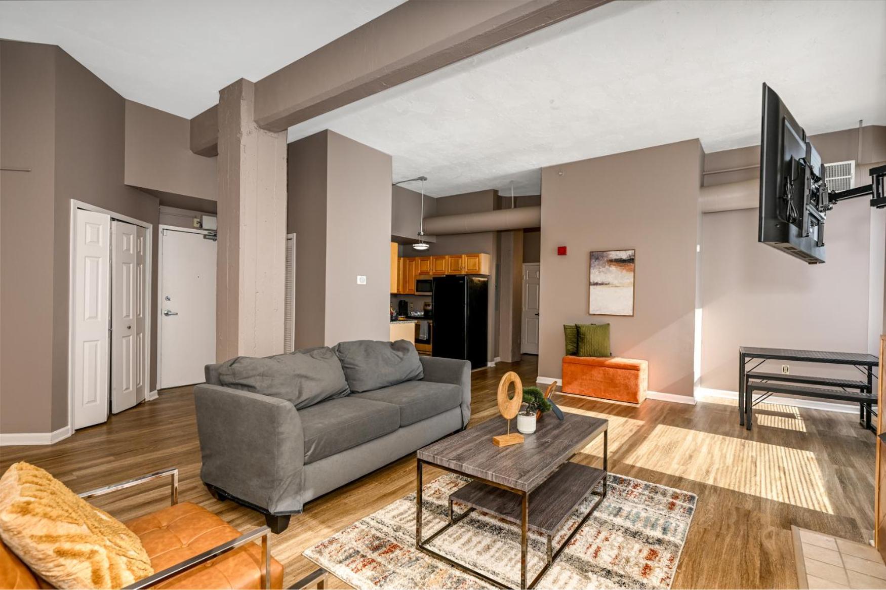 2 Bath Prkg+Gym+Sauna Perk Plaza +30 Day Cleveland Esterno foto