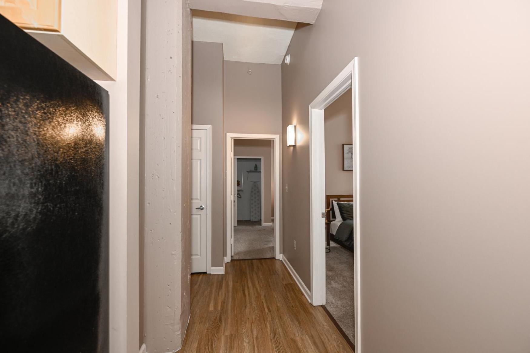 2 Bath Prkg+Gym+Sauna Perk Plaza +30 Day Cleveland Esterno foto