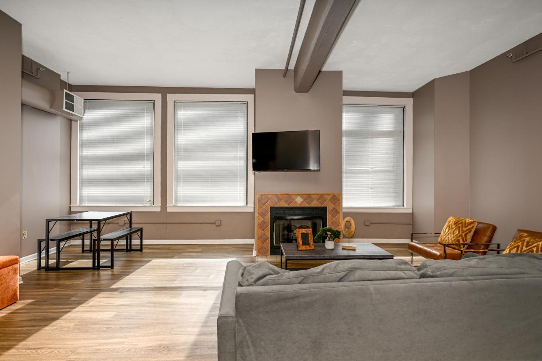 2 Bath Prkg+Gym+Sauna Perk Plaza +30 Day Cleveland Esterno foto