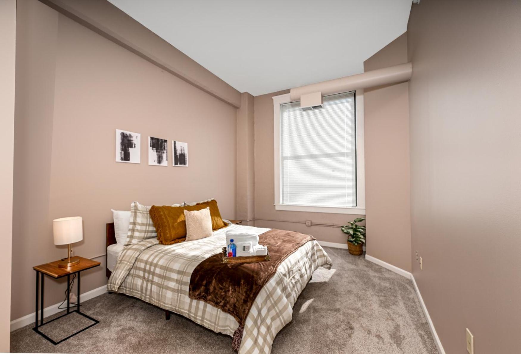 2 Bath Prkg+Gym+Sauna Perk Plaza +30 Day Cleveland Esterno foto